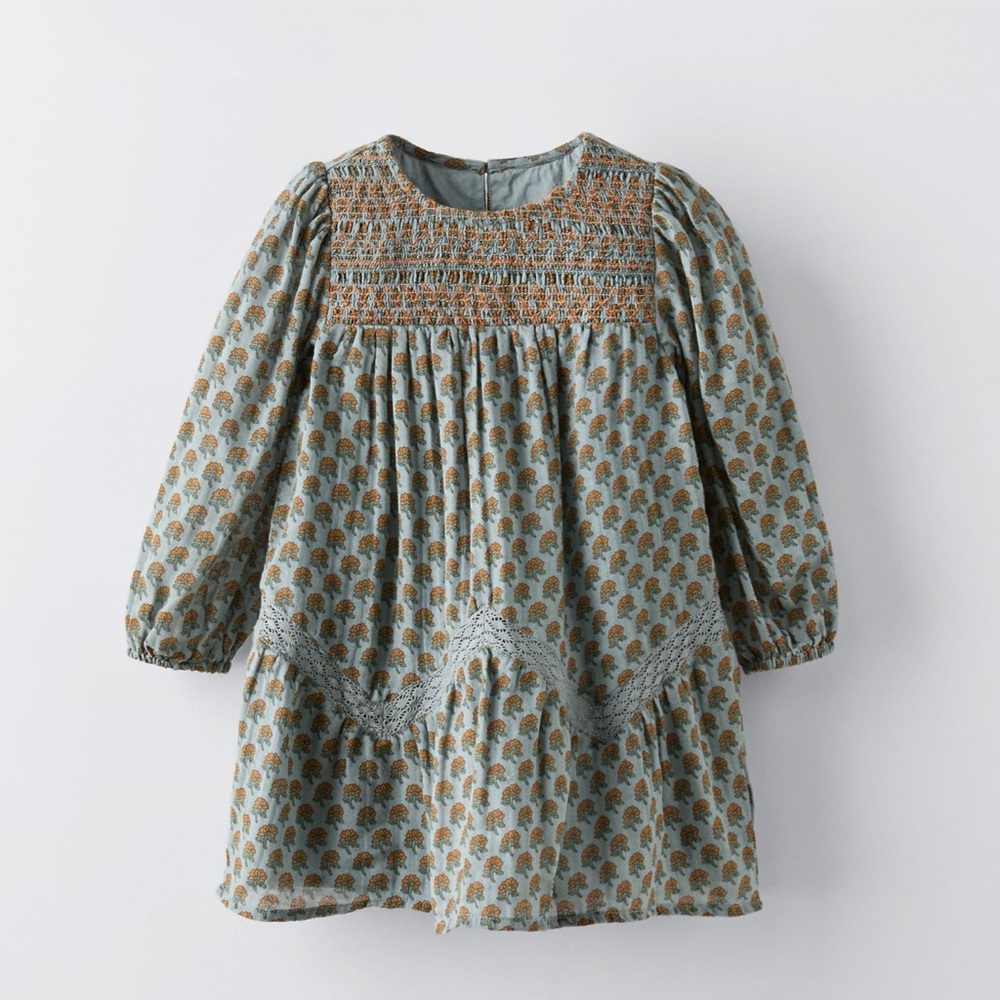 SMOCKED PRINTED DRESS
BLUE